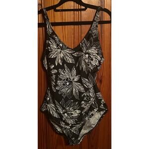 Speedo women’s black/white floral one piece swimsuit size 14